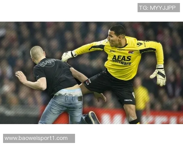 前裁判揭露曼奇尼故意撞人事件应被罚下却未被裁判察觉