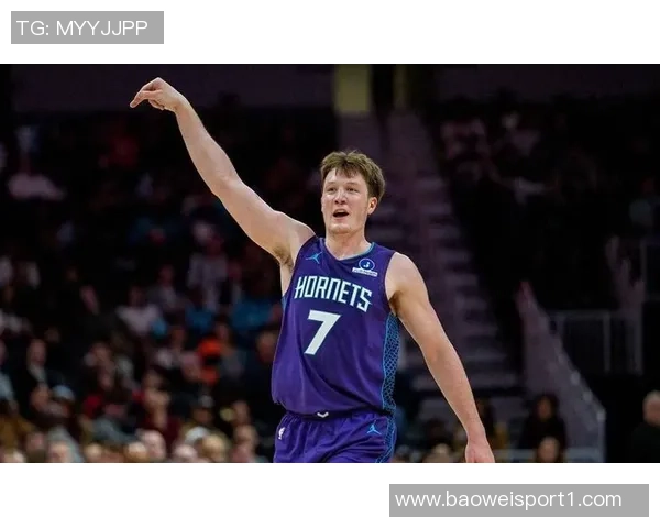 克尼佩尔三场比赛连续得分20成为本届新秀中的首位表现稳定的球员 克尼佩尔三场比赛连续得分20成为本届新秀中的首位表现稳定的球员