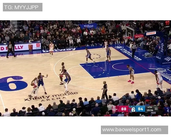 布克第三节状态火热10投6中狂砍16分4篮板4助攻连得12分助力球队反击